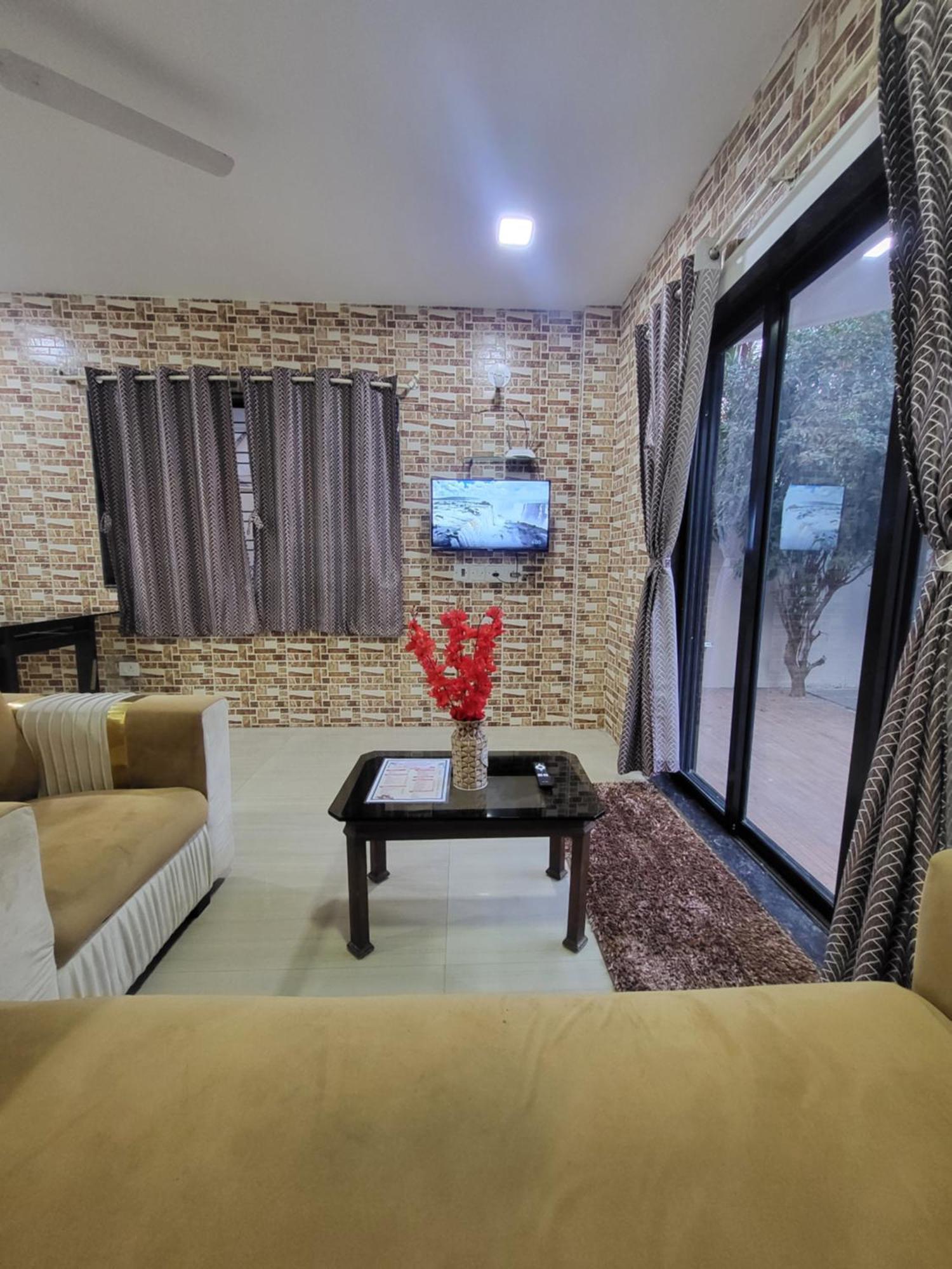 The Perfect Stays Para Disco Big Pool Cricket Turf Villa Лонавала Екстериор снимка