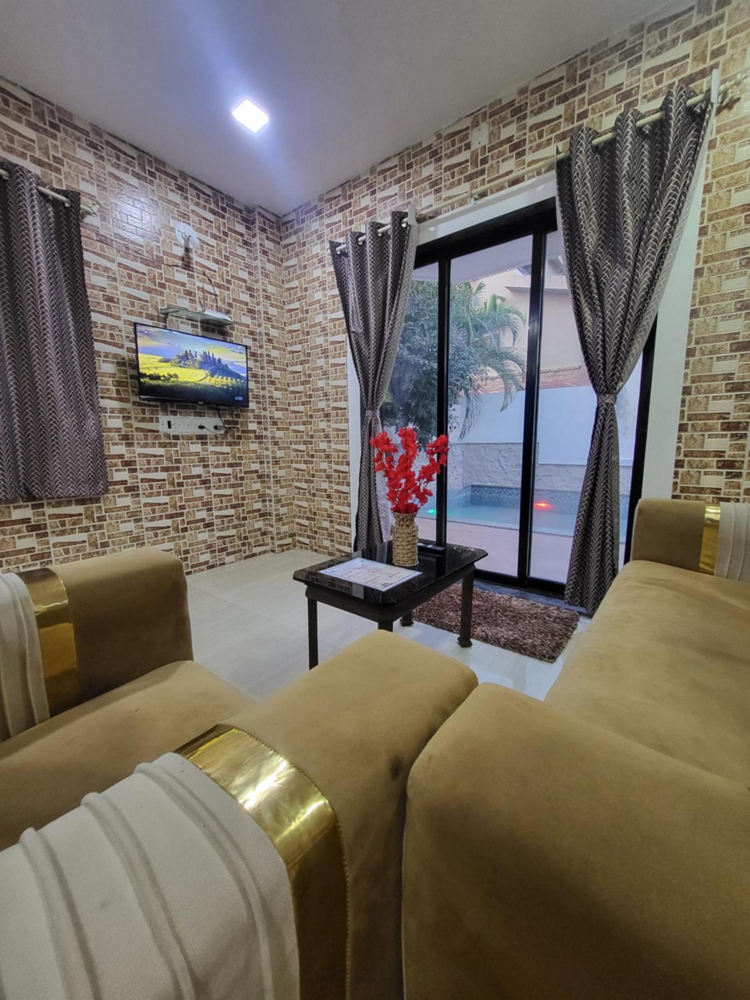 The Perfect Stays Para Disco Big Pool Cricket Turf Villa Лонавала Екстериор снимка
