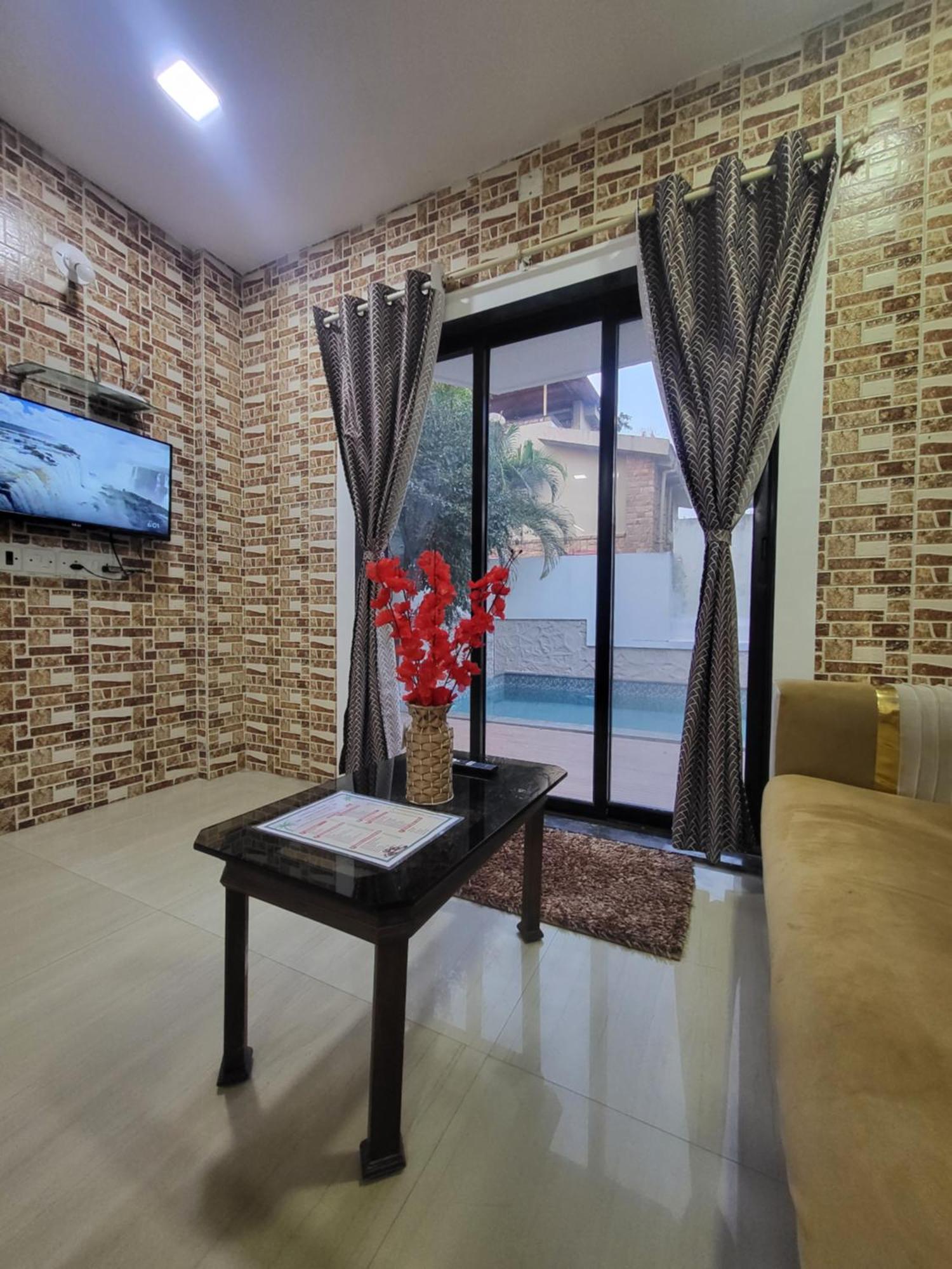 The Perfect Stays Para Disco Big Pool Cricket Turf Villa Лонавала Екстериор снимка